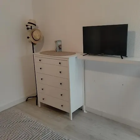 Miramar 32 *